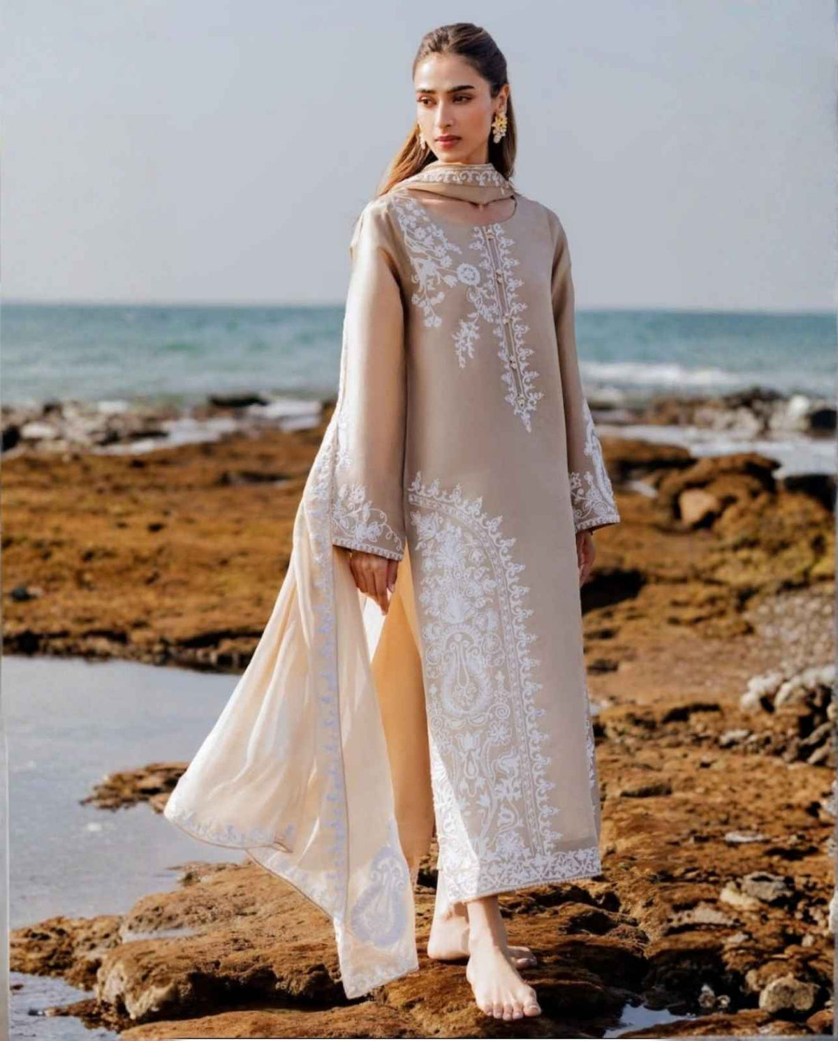 3-Piece Vintage Premium Embroidered Dhanak Suit AL-801