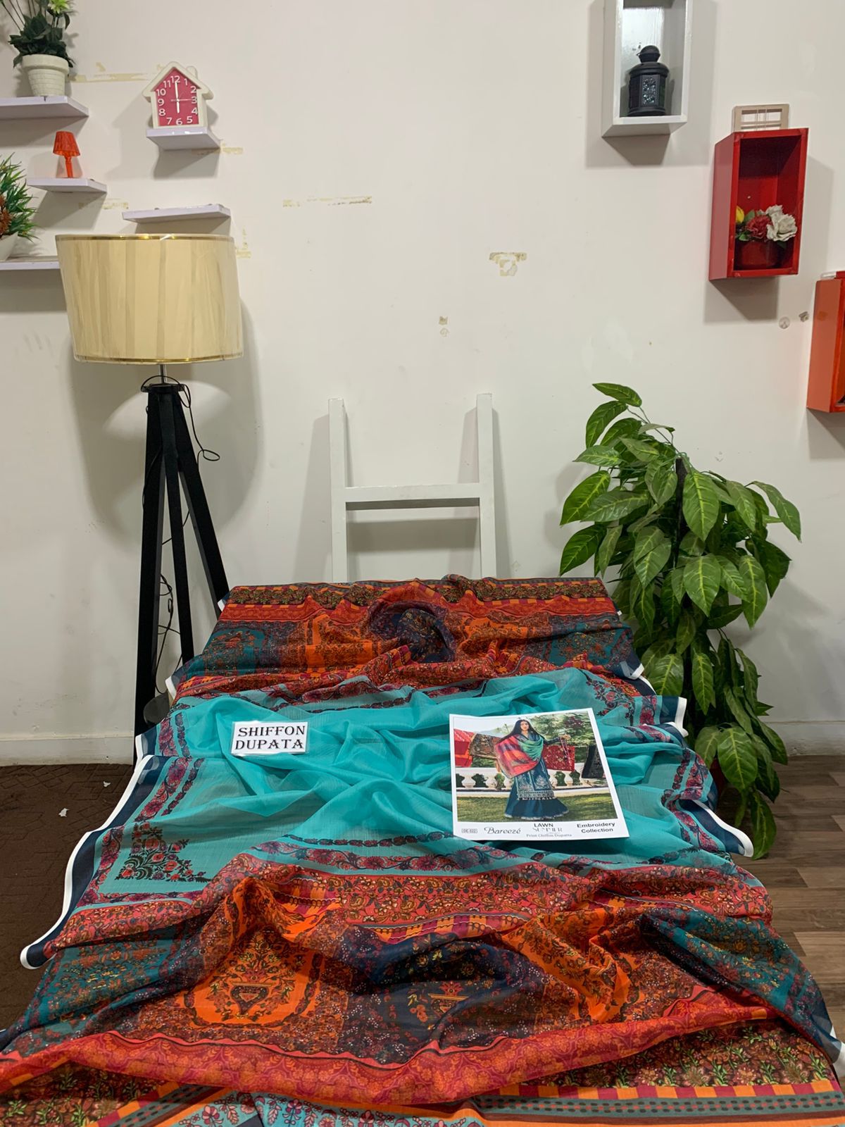 3 Piece - Embroidered Lawn Suit With Printed Chiffon Dupatta DE-522z